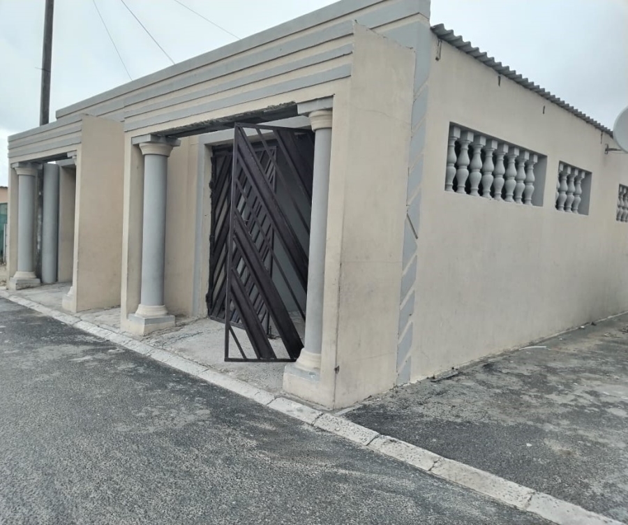 2 Bedroom Property for Sale in Umrhabulo Triangle Western Cape